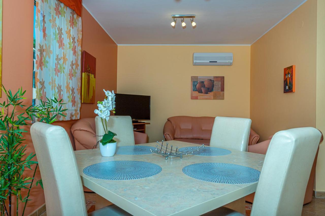 Apartman Rima Dramalj Buitenkant foto