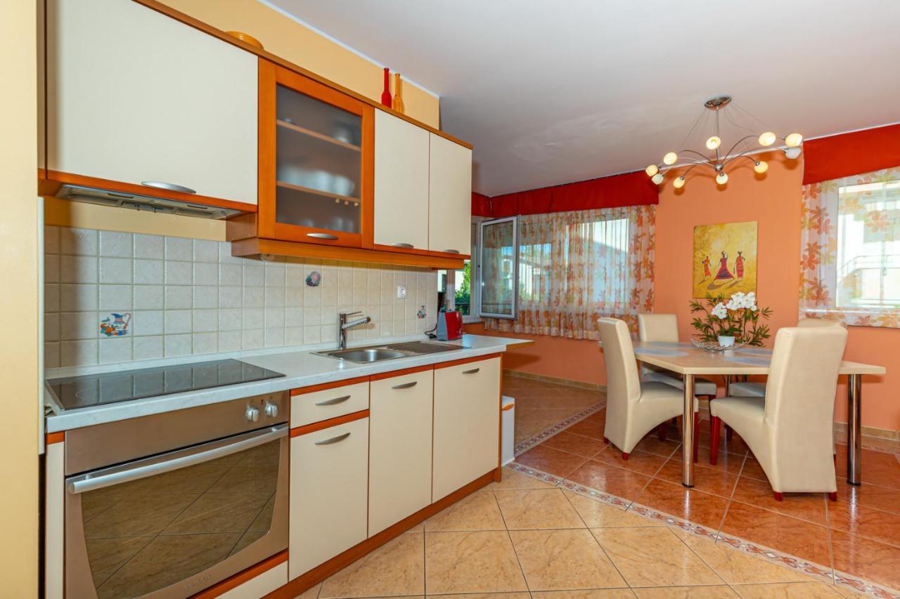Apartman Rima Dramalj Buitenkant foto
