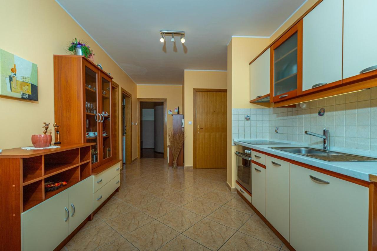Apartman Rima Dramalj Buitenkant foto